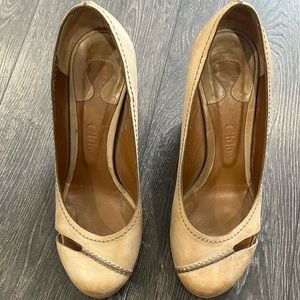 Chloe rounded block heel pump in tan. Size 36 1/2